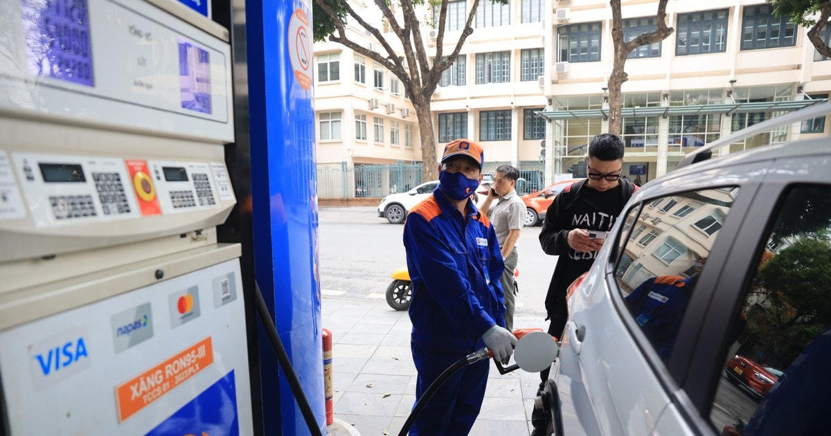 Gasoline prices down slightly