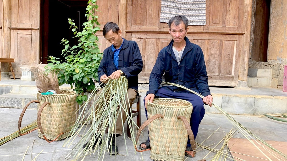 การสอนให้อนุรักษ์และสืบสานวัฒนธรรมชาติพันธุ์