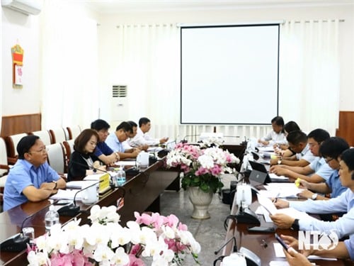 The Provincial People's Committee held a meeting to listen to reports on the progress of issuing documents implementing the Land Law, Housing Law and Real Estate Business Law.