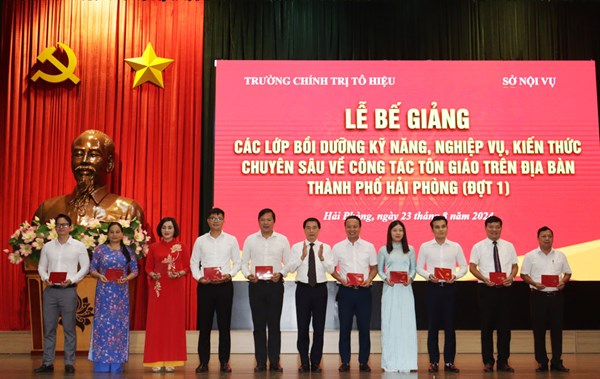 Bế giảng các Lớp bồi dưỡng kỹ năng, nghiệp vụ, kiến thức chuyên sâu về công tác tôn giáo trên địa bàn thành phố (đợt 1) năm 2024