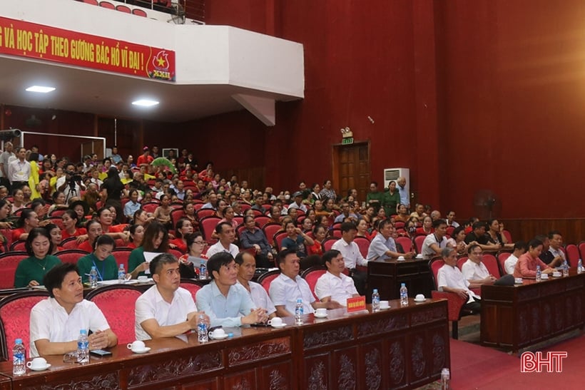 Festival spécial de chant pour les personnes âgées du district de Nghi Xuan