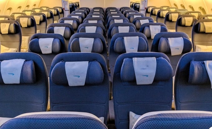 Tips for finding a comfortable legroom seat on a flight