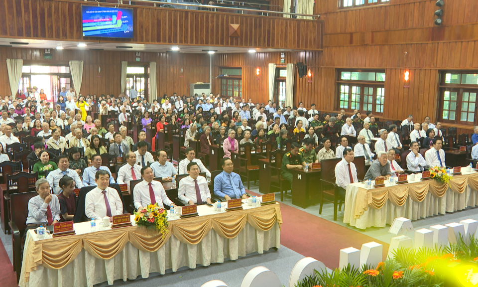 Long An họp mặt mừng Đảng, mừng Xuân