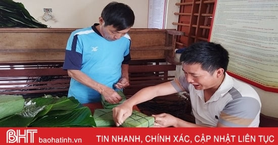 ប្រជាជន Mai Phu រុំ 1,899 banh chung ដើម្បីរំលឹកដល់ស្តេច Mai Hac De