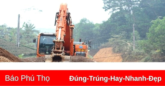 Huy động sức dân làm đường giao thông nông thôn