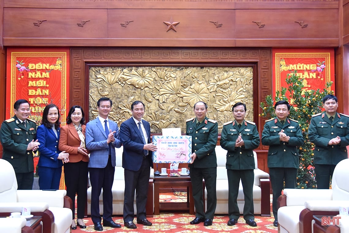 Ha Tinh leaders offer incense at red addresses on the occasion of the 94th anniversary of the Party's founding