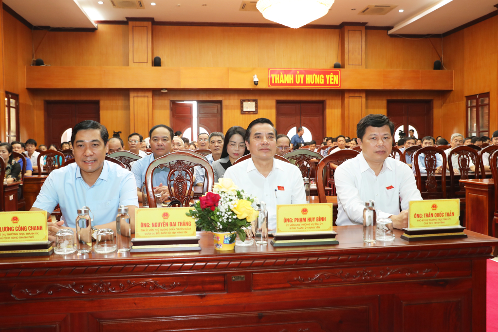 Các đại biểu dự hội nghị tiếp xúc cử tri thành phố Hưng Yên