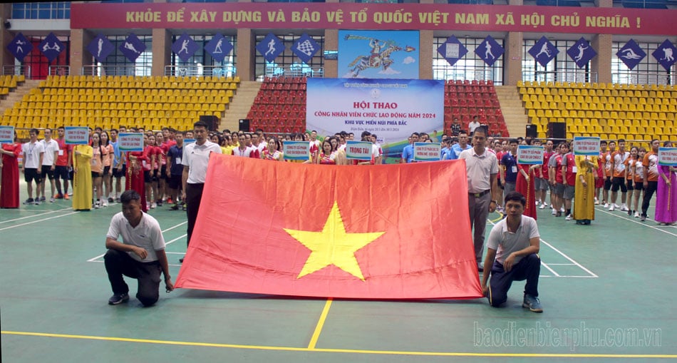 Nearly 250 rubber workers participate in the Northern mountainous region sports festival