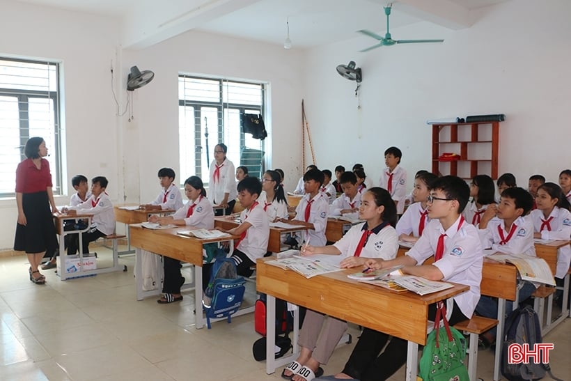 Fier du terrain de l'école An Hoa Thinh