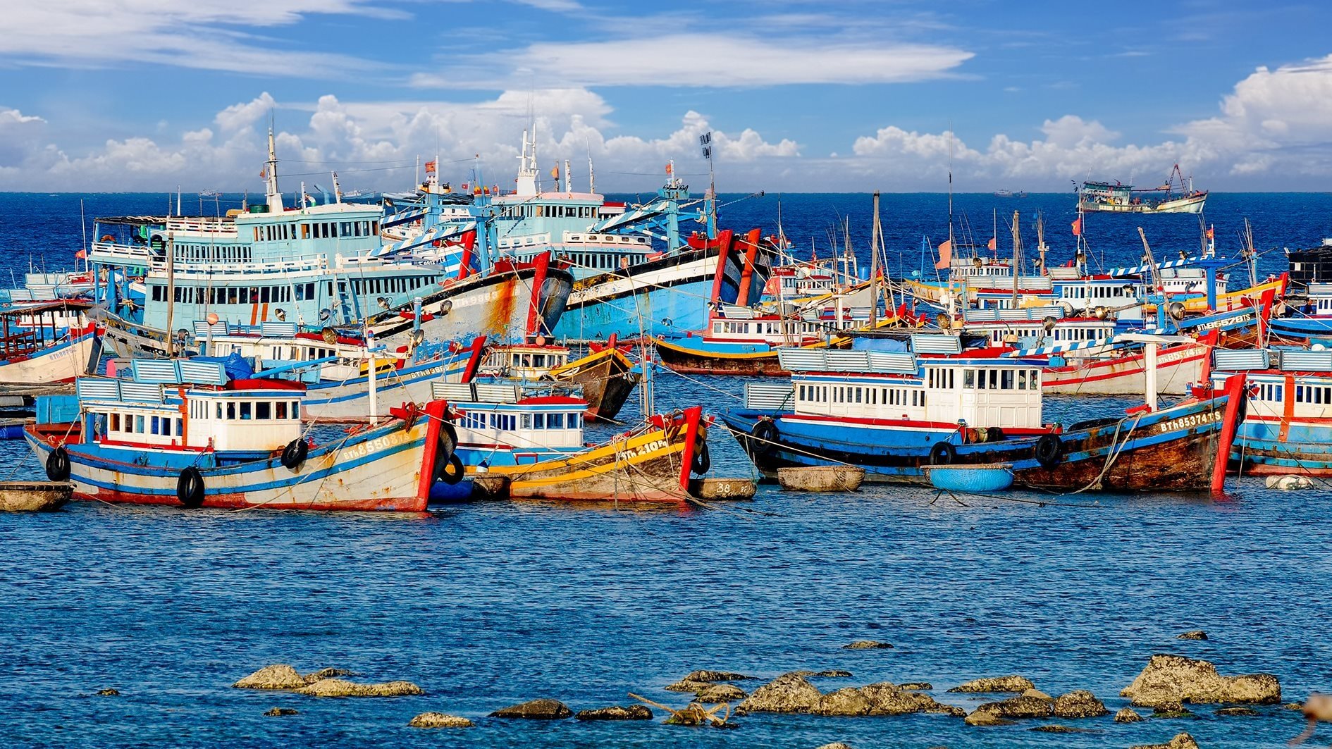 Bateau-de-peche-a-phu-quy-anh-n.-lan-15-.jpg