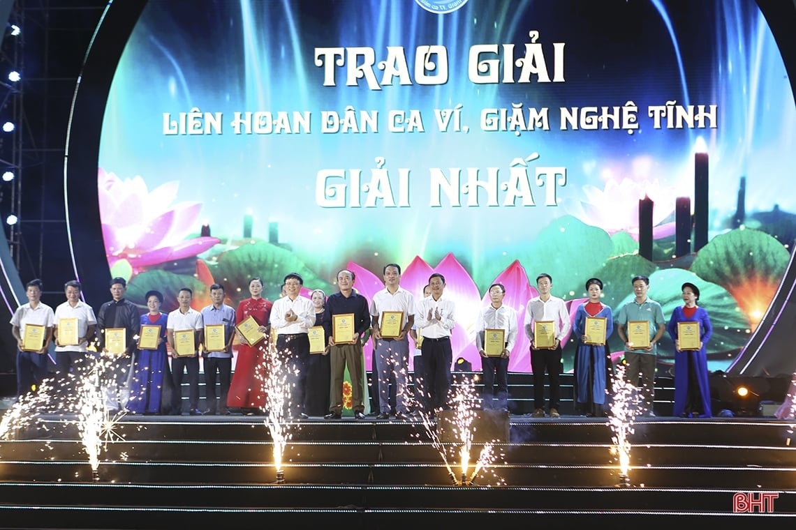 Ha Tinh a remporté le grand prix au festival de la chanson folklorique Nghe Tinh Vi et Giam 2023