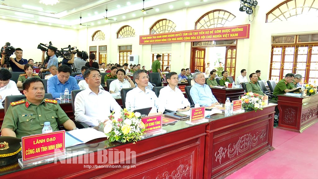 Ninh Khanh Prison held a ceremony to announce the President's 2024 amnesty decision