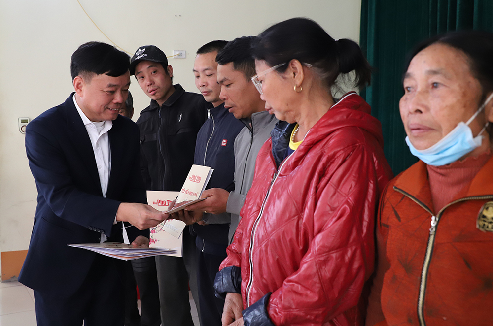 Geschenke „Tet für jedes Zuhause“ im Bezirk Thanh Ba