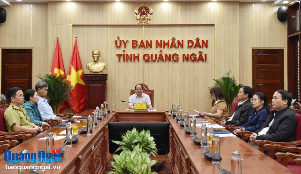 Delegierte, die an der Sitzung am Brückenpunkt Quang Ngai teilnehmen. Foto von : Y THU