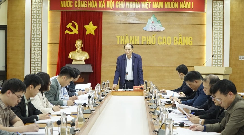 Wakil Ketua Komite Rakyat Provinsi Hoang Van Thach menyampaikan pidato penutup pada pertemuan tersebut.