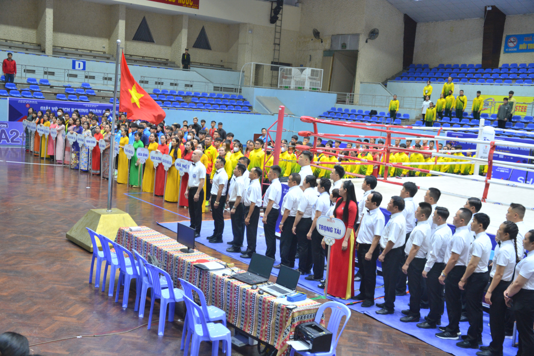 The athletes perform the flag salute ceremony to open the tournament.