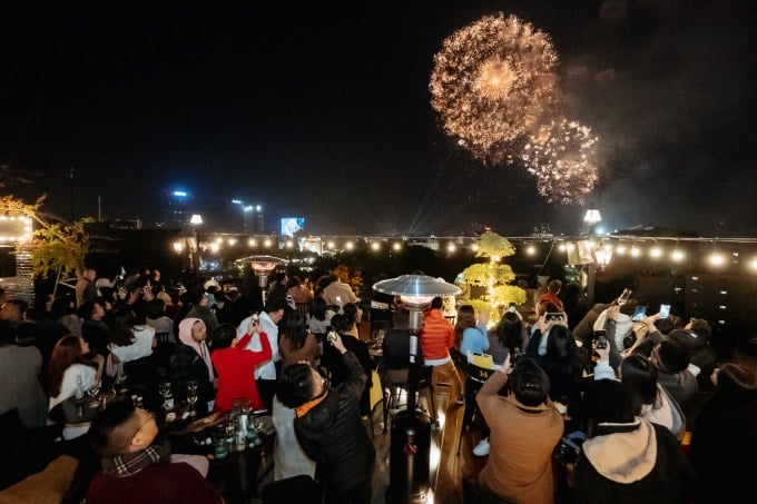 Lieux suggérés pour regarder les feux d'artifice pour célébrer le Nouvel An à Hanoi et à Ho Chi Minh-Ville