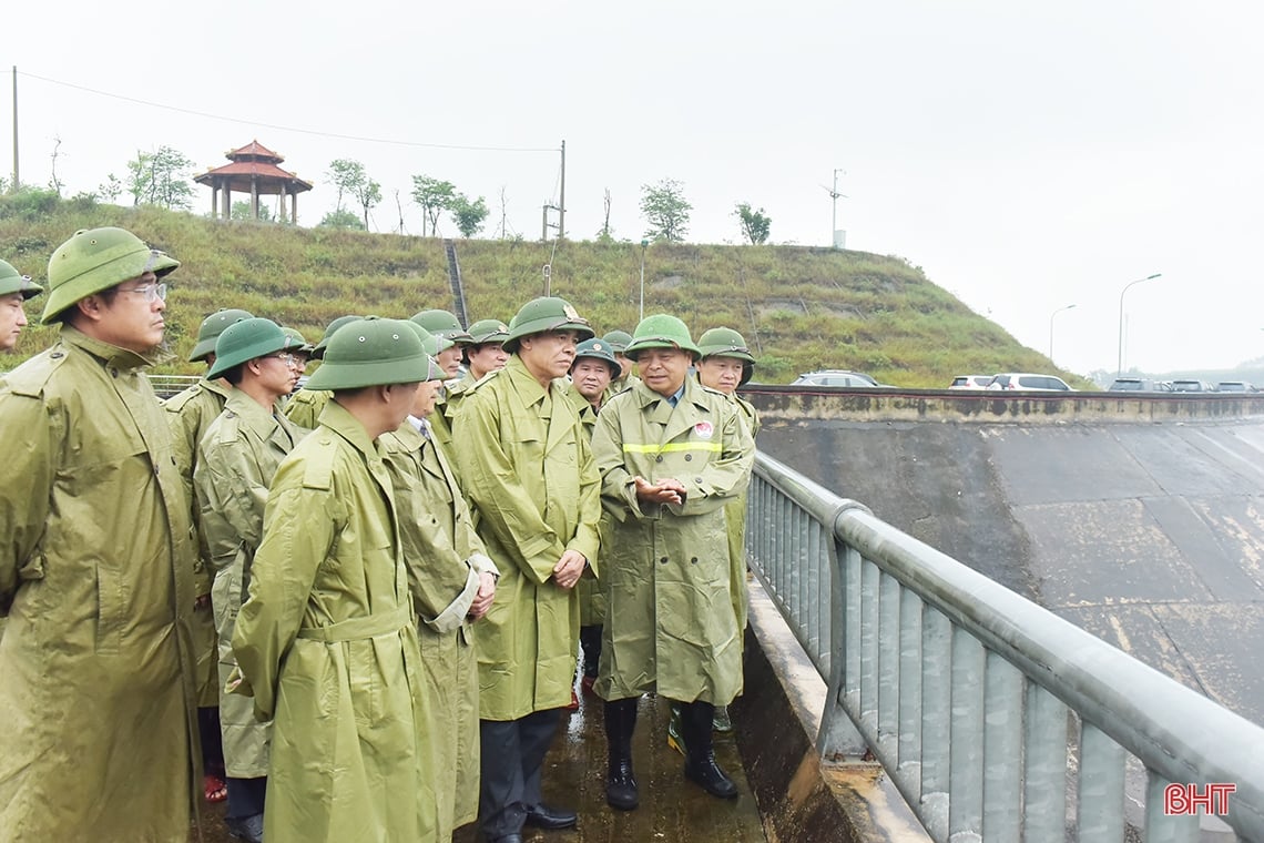 Khẩn trương khắc phục các công trình thủy lợi thiết yếu bị hư hỏng do lũ lụt