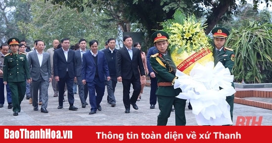 El vicepresidente del Comité Popular Provincial, Mai Xuan Liem, visitó el cementerio de los mártires; Visita y desea un Feliz Año Nuevo a algunas unidades y familias de beneficiarios de pólizas en el distrito de Ha Trung y la ciudad de Bim Son