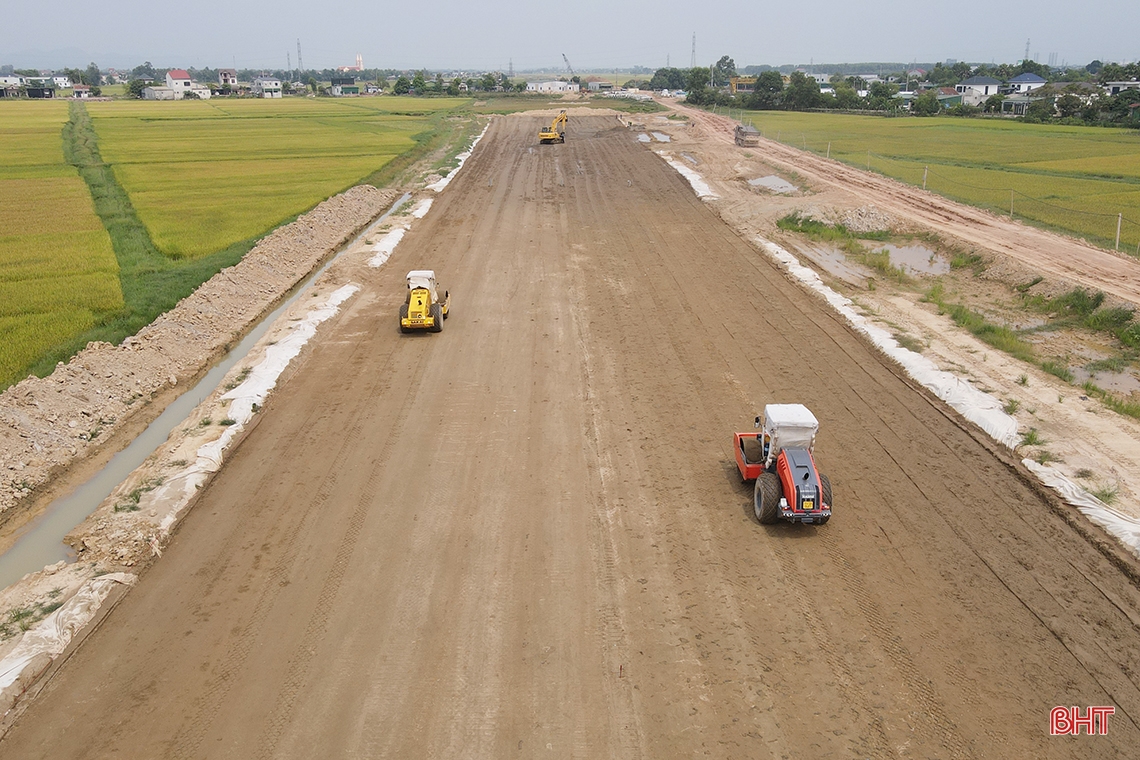 Bonne coordination, suppression des difficultés pour mettre en œuvre le projet d'autoroute Nord-Sud à travers Ha Tinh