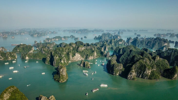 The overwhelming majesty of Ha Long Bay - Photo: NGUYEN KHANH