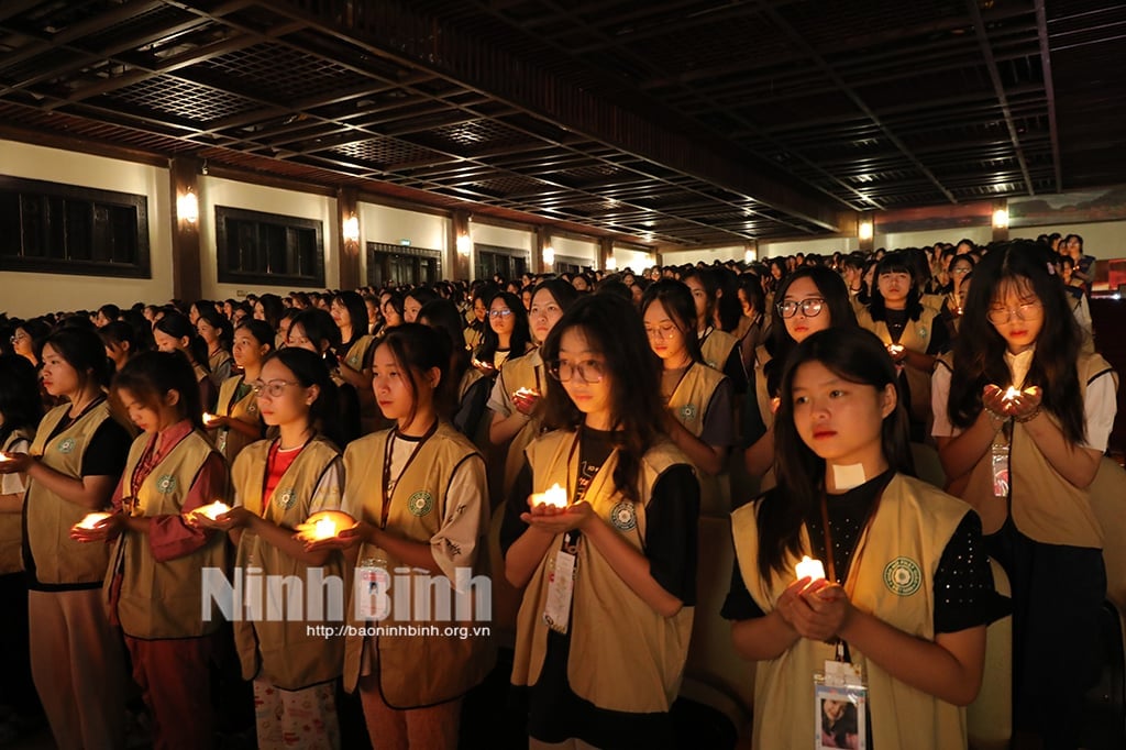 Lễ hoa đăng cầu nguyện quốc thái dân an và tri ân anh hùng liệt sĩ