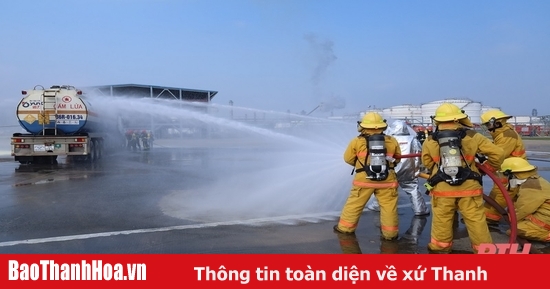 Feuerlösch- und Rettungsübung in der Nghi Son Raffinerie