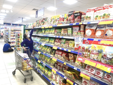 インフレを抑制し、賃金とともに物価が上昇するのを防ぐには、国家による管理が必要です。