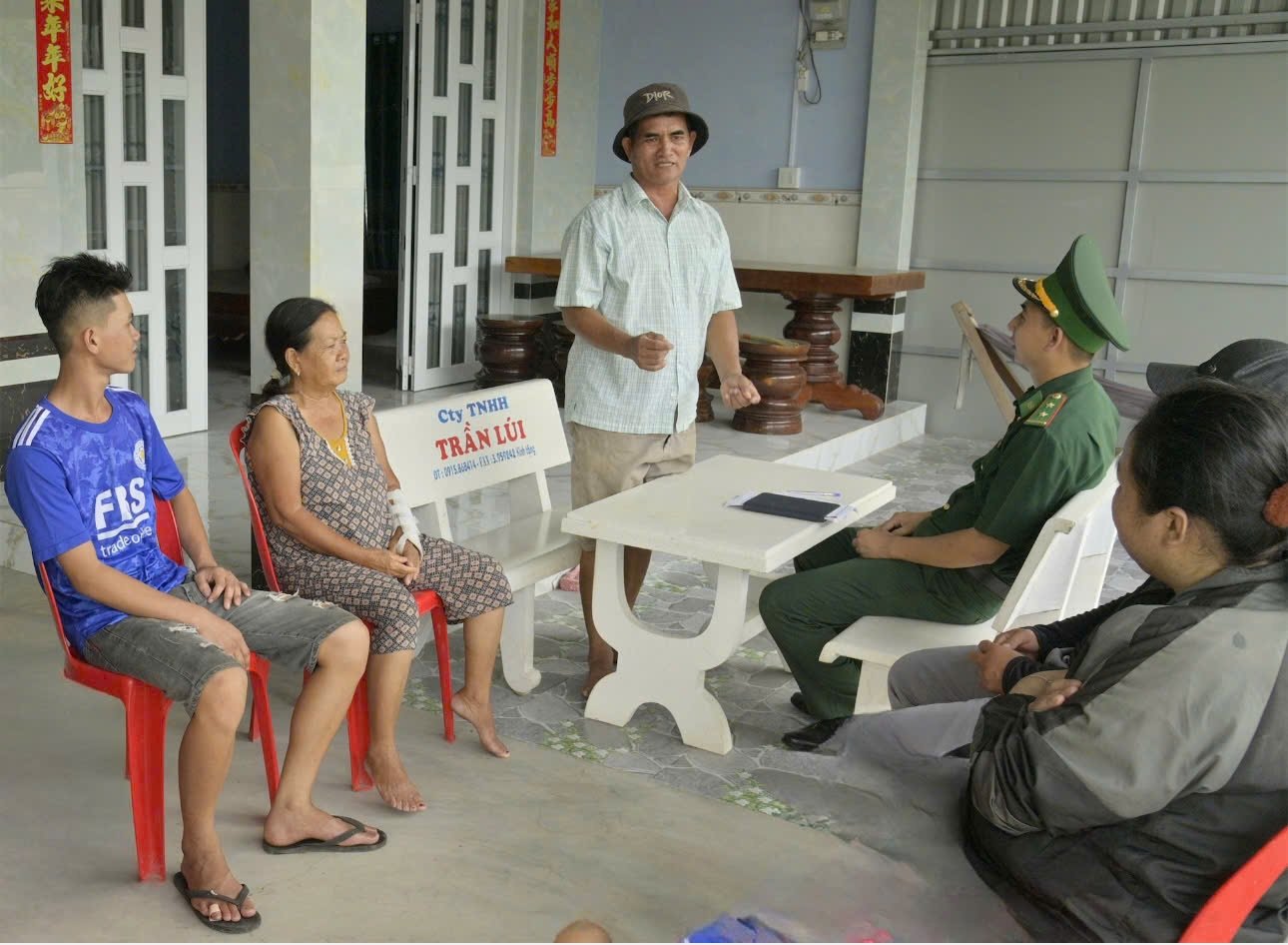 Mr. Chau Chai (standing) propagates to the people in the neighborhood not to participate, assist, or transport smuggled goods across the border.