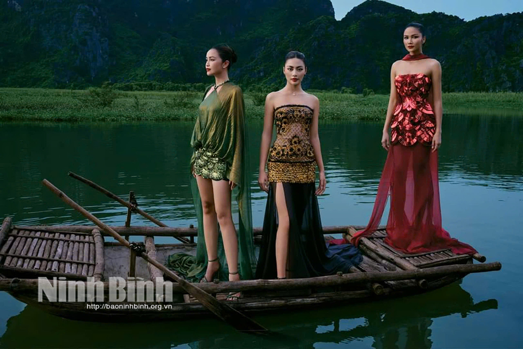 Tres reinas de belleza de Miss Universo Vietnam muestran su belleza en famosos lugares turísticos de Ninh Binh