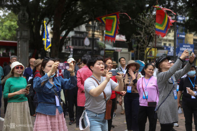 Chinesische Besucher in Hanoi im Jahr 2023. Foto: Tu Nguyen