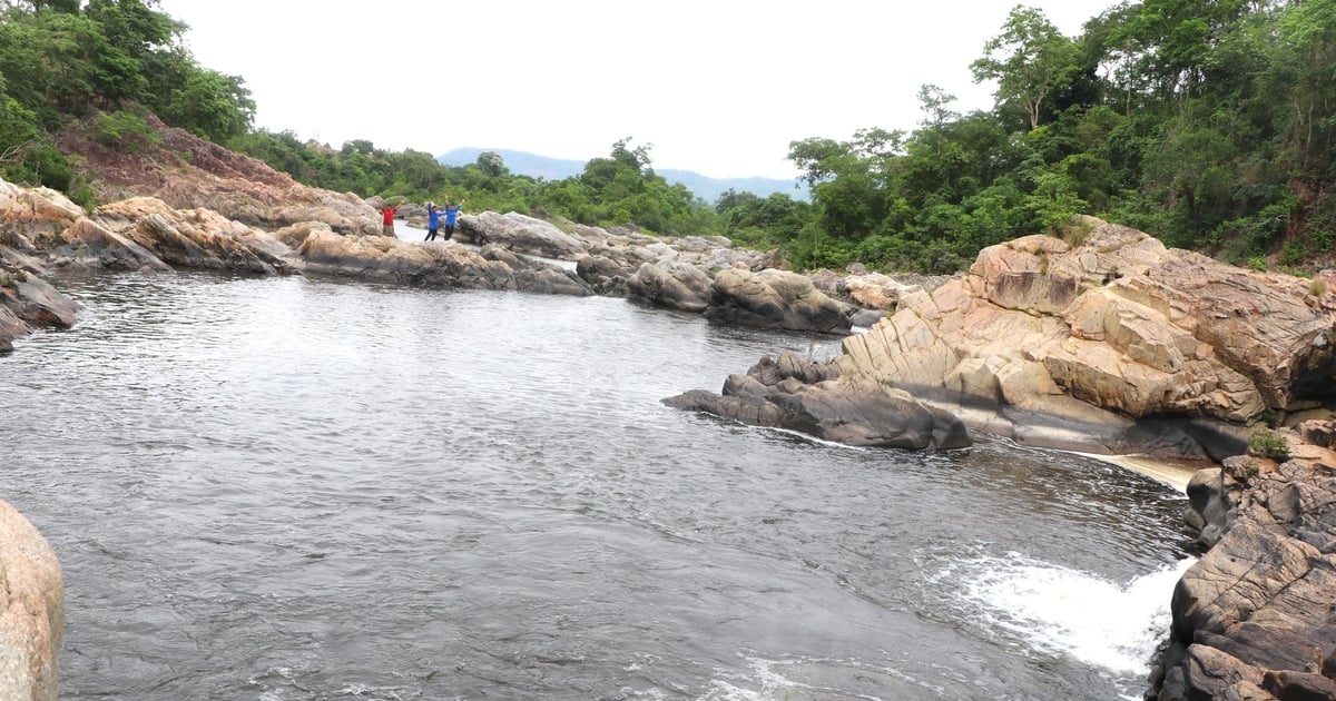 Acerca de Sro para explorar la cascada Dat Dai