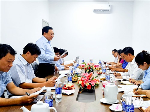 Die Umfragedelegation des Parteikomitees des Volkskomitees der Provinz arbeitete mit der Phong Phu Home Textile Joint Stock Company zusammen.