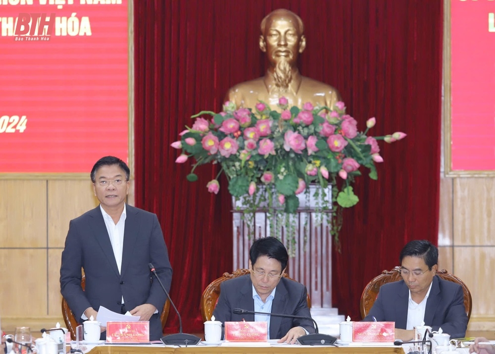 Le président Luong Cuong travaille avec le Comité permanent du Comité provincial du Parti de Thanh Hoa