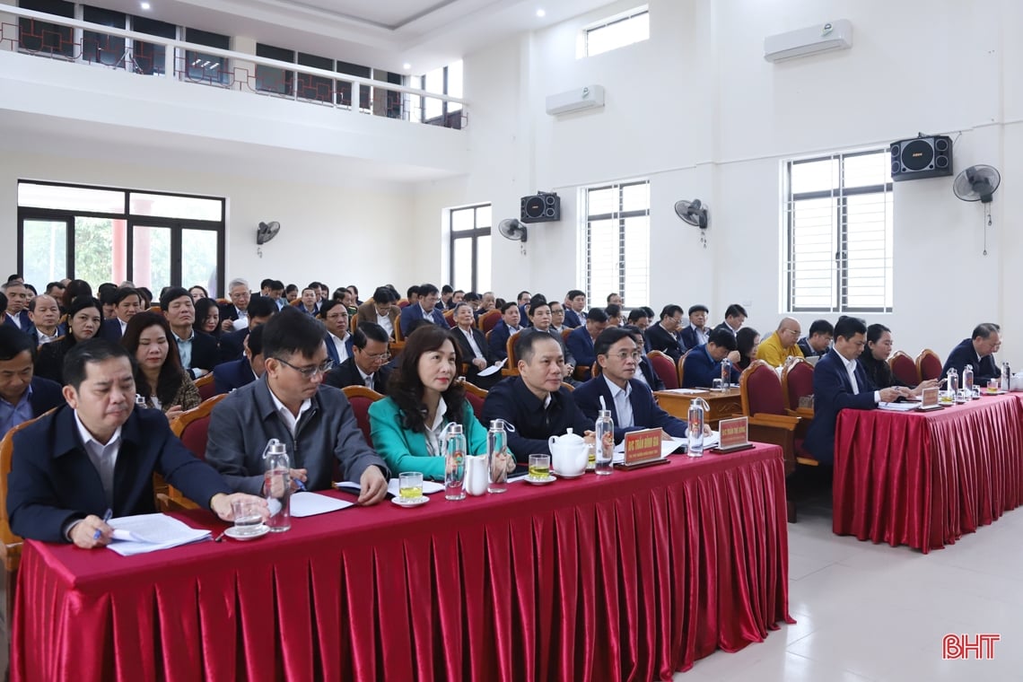 조국전선은 지방의 핵심과제를 면밀히 따르고 행동 프로그램을 구축해야 합니다.