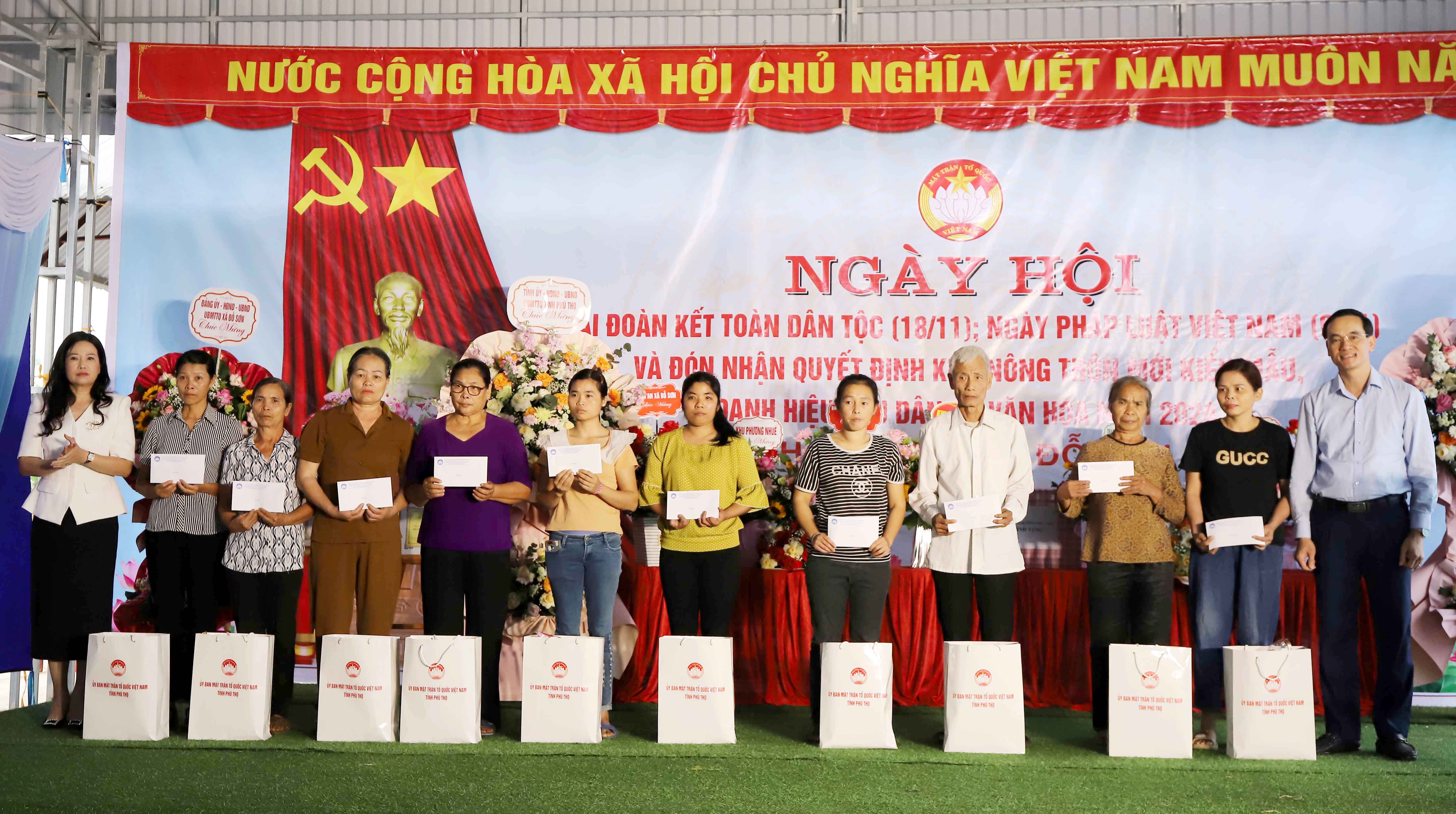 El presidente del Comité Provincial del Frente de la Patria asistió al Gran Festival de la Solidaridad en el distrito de Thanh Ba