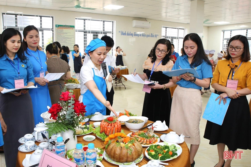 Ha Tinh Trade Union organizes many activities to celebrate Vietnamese Women's Day