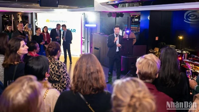 Mr. Nguyen Tien Hoang, Head of Vietnam Airlines Branch in France and Europe, said that revenue in the last months of 2024 recorded strong growth.