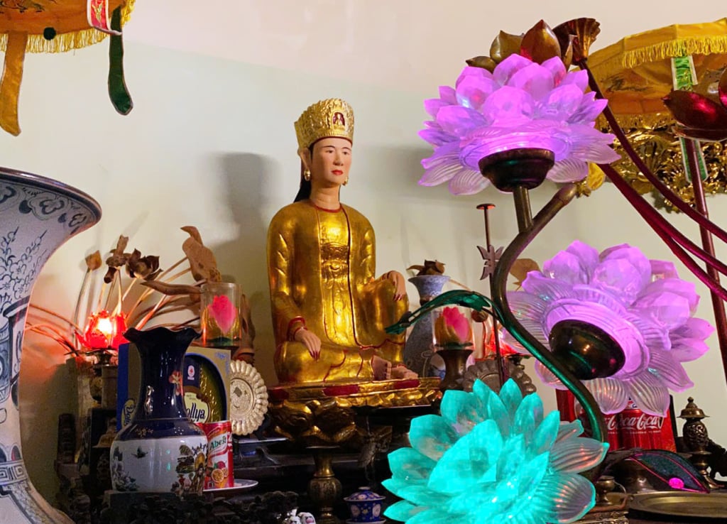 Goddess Tran Thi Cu (Mua temple, Vu Xa commune, Kim Dong)