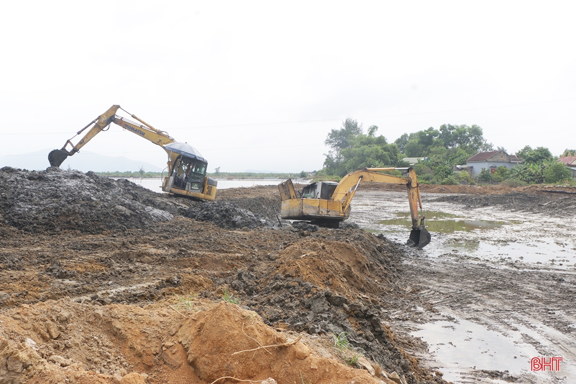 Auf der Baustelle des östlichen Ringstraßenprojekts der Stadt Ha Tinh