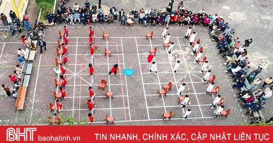 Đặc sắc hội cờ người ở Cẩm Xuyên