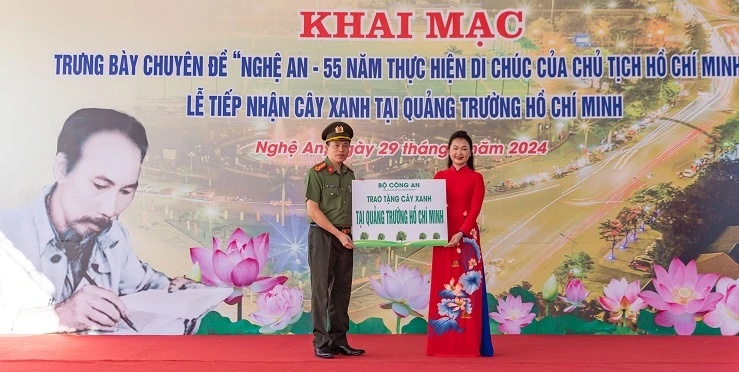 Khai mạc trưng bày chuyên đề “Nghệ An - 55 năm thực hiện Di chúc của Chủ tịch Hồ Chí Minh” ảnh 3