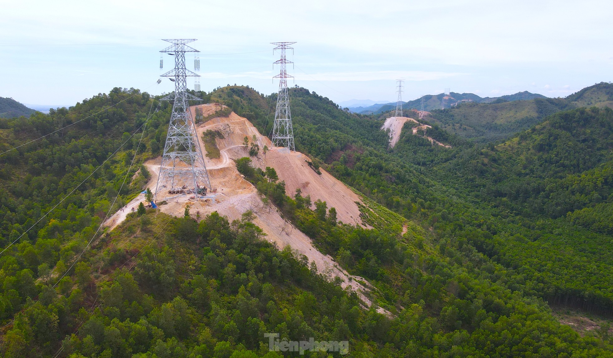 Los últimos días en el sitio de construcción de la línea de 500kV circuito 3 en Nghe An foto 2