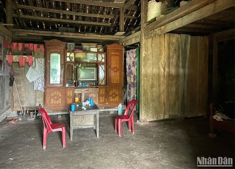 Einzigartige Architektur mit Stampflehmhäusern und Yin-Yang-Dächern des Dao Tien-Volkes in Cao Bang, Foto 11