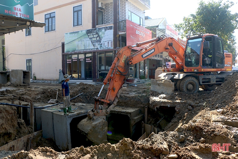 Полная трансформация центральной городской зоны Хатиня перед лунным Новым годом