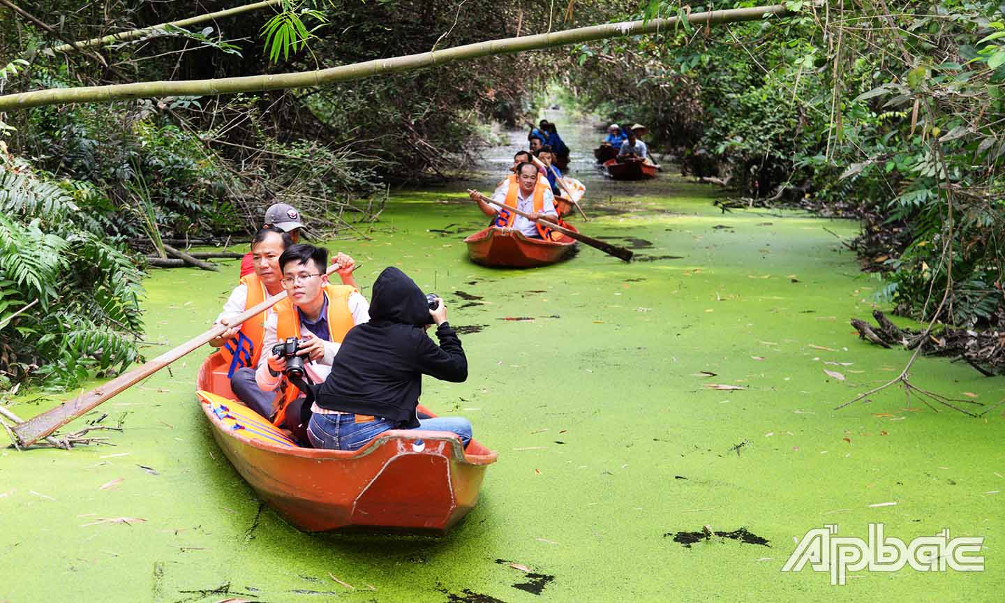 នៅពេលដែលអាកាសធាតុអំណោយផល សត្វទានៅក្នុងព្រែកនៃតំបន់អភិរក្សនឹងលូតលាស់ល្អ បង្កើតបានជាកំរាលព្រំពណ៌បៃតងដ៏ស្រស់ស្អាត។