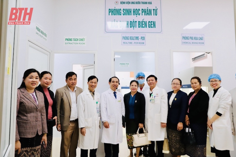 Una delegación del Departamento de Salud Provincial de Hua Phan visitó y trabajó en Thanh Hoa