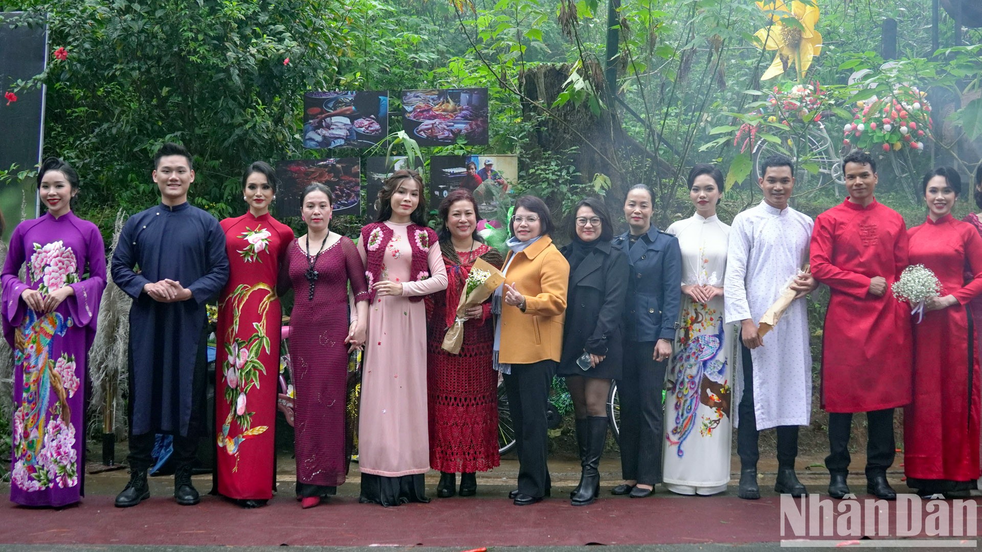 “Knitting spring clothes” in the chilly weather of Dalat photo 1