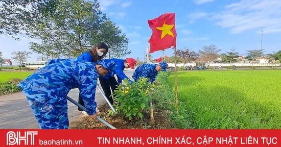 De nombreuses unités continuent de lancer des campagnes de plantation d’arbres au début de la nouvelle année.