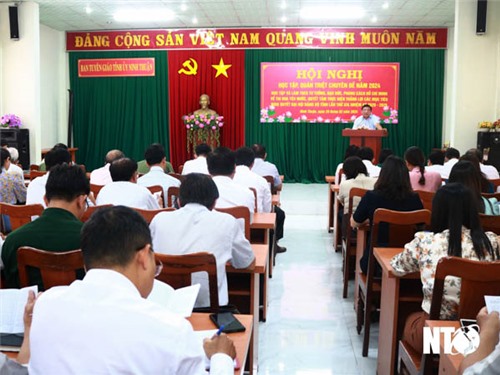 Studieren und verstehen Sie das Thema 2024 zum Studium und Befolgen der Ideologie, Moral und des Stils von Ho Chi Minh gründlich.